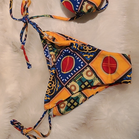 Bikini - Picture 4 of 7